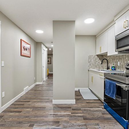 Modern 2 Bedroom Basement Suite With Laundry YYC Exterior foto